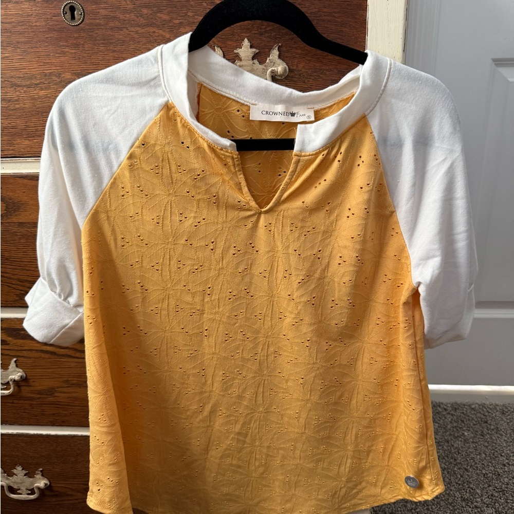 Crowned Free Women's Yellow and White Short Sleeve Top